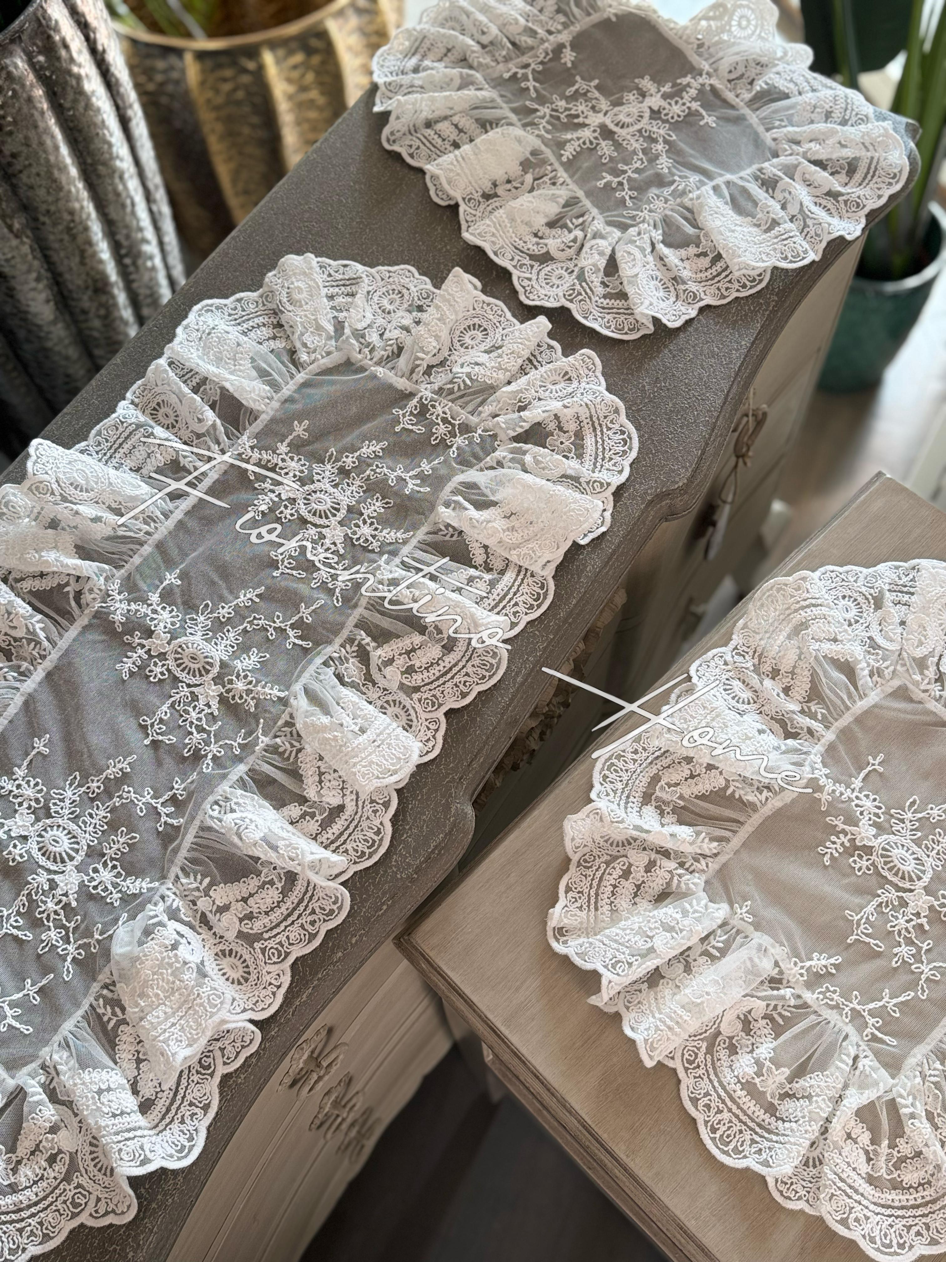 Tris centrini in total pizzo sartoriale Roccoco - vari colori -  80x40+45x40 - Charme Home Textile